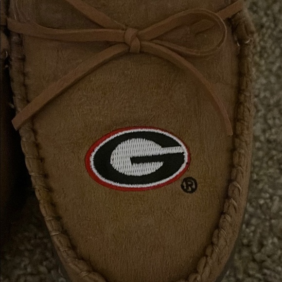 Georgia Bulldogs Brown Moccasins with Embroidered Logo New Condition! 9-10 Men’s - Picture 2 of 6